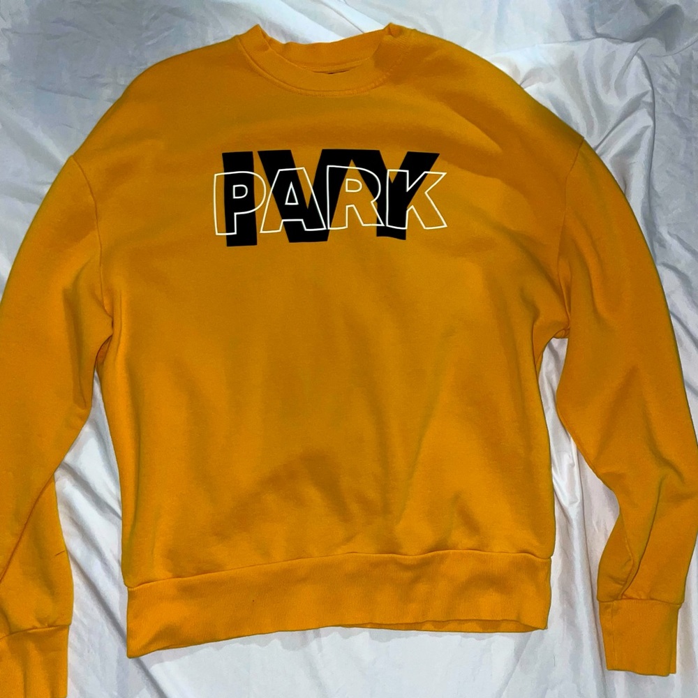 IVY PARK YELLOW CREWNECK SWEATER